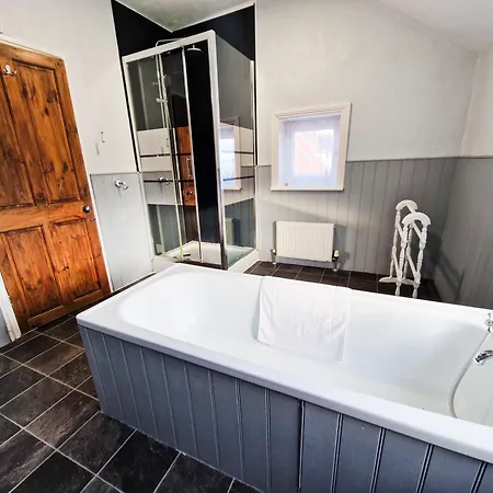 Hartwood - 33 Longwestgate *