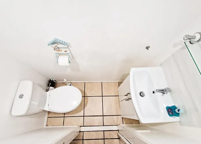 Hartwood - 33 Longwestgate