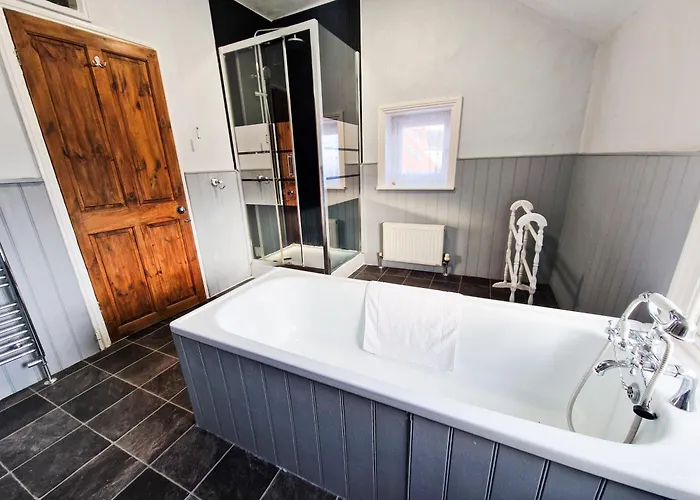 Hartwood - 33 Longwestgate *